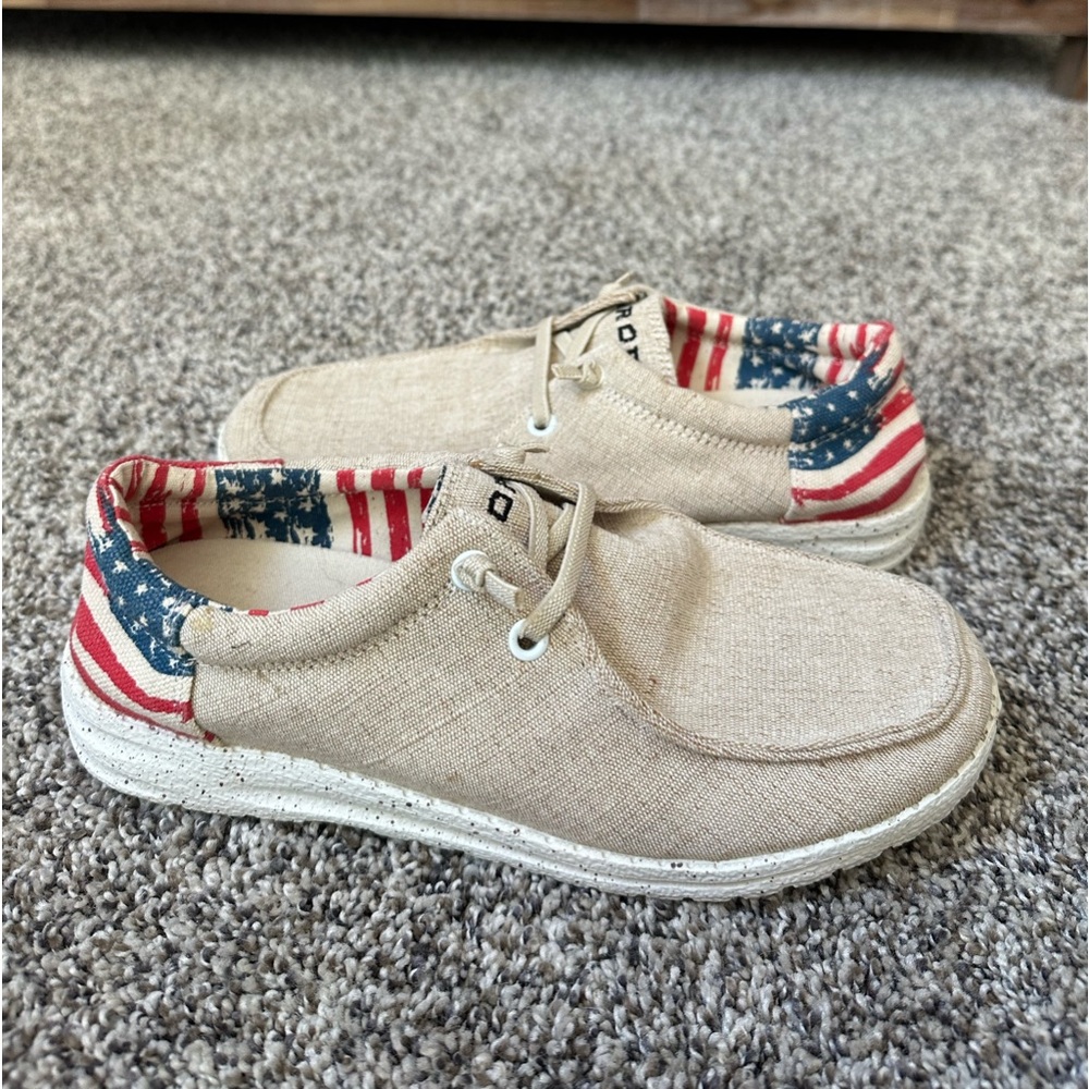Roper American flag hang loose slip on size 7.5